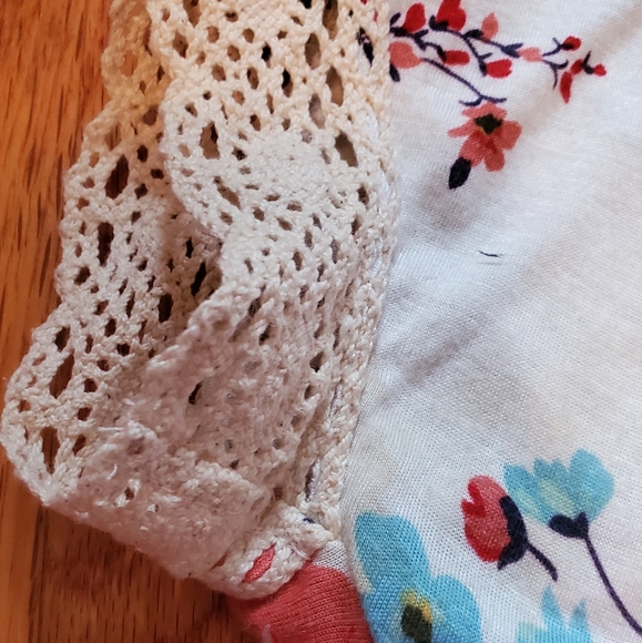 Daytrip Flower Open Back Top - Picture 2 of 6